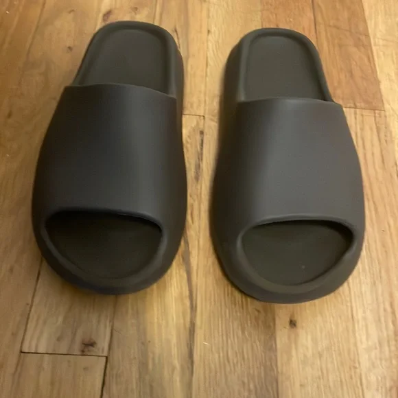 Yeezy | Shoes | Selling Yeezy Slide Soot Size 8 | Poshmark
